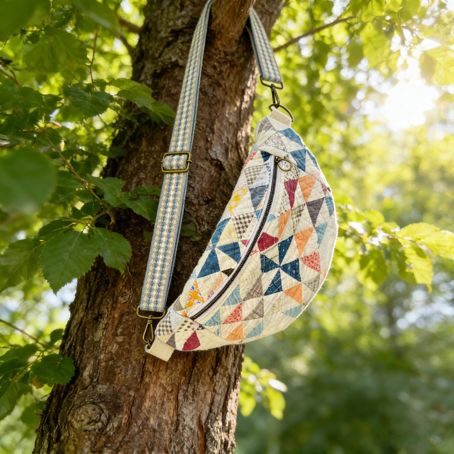 🔥🔥 Vintage-Inspired Patchwork Quilted Sling Bag